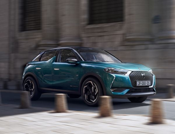 Le SUV urbain DS 3 Crossback adopte un style sculptural