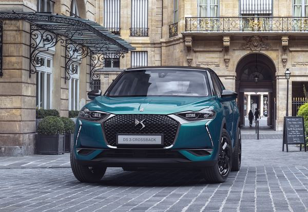 Le SUV urbain DS 3 Crossback adopte un style sculptural