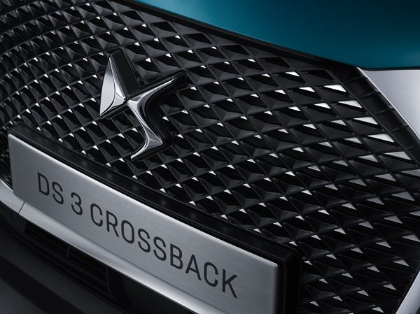 Le SUV urbain DS 3 Crossback adopte un style sculptural