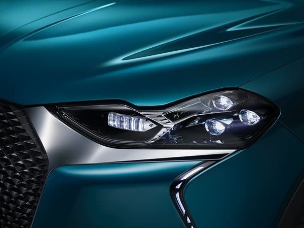 Le SUV urbain DS 3 Crossback adopte un style sculptural