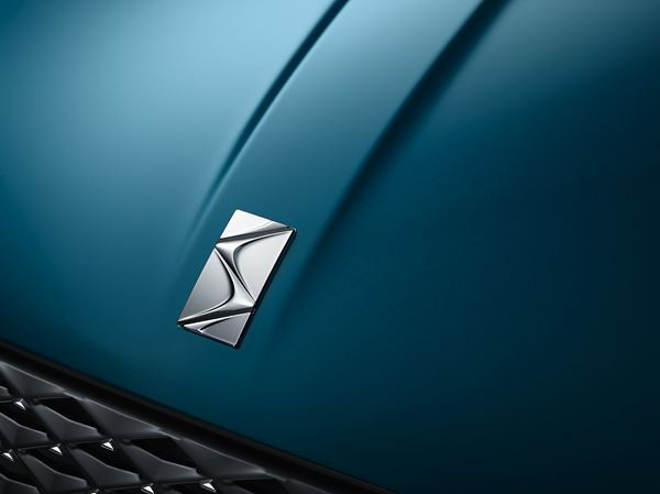 Le SUV urbain DS 3 Crossback adopte un style sculptural