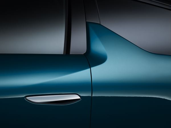 Le SUV urbain DS 3 Crossback adopte un style sculptural
