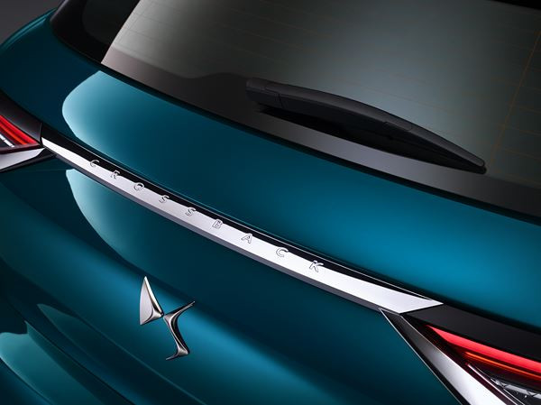 Le SUV urbain DS 3 Crossback adopte un style sculptural