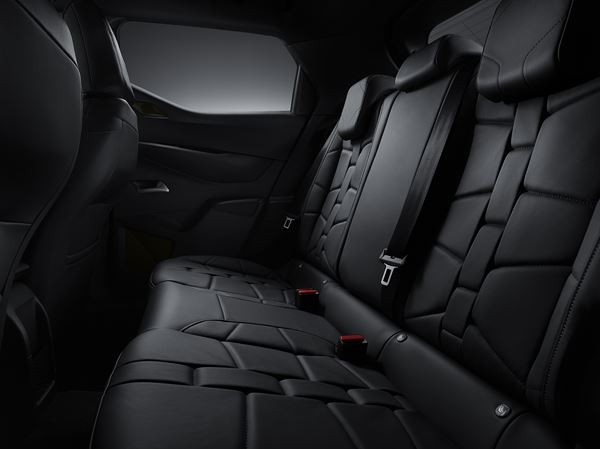 Le SUV urbain DS 3 Crossback adopte un style sculptural