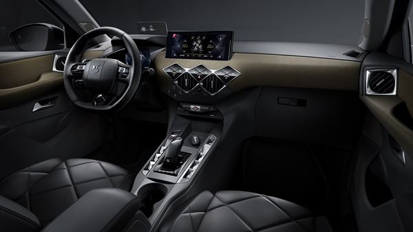 Le SUV urbain DS 3 Crossback adopte un style sculptural