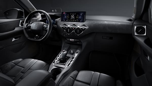Le SUV urbain DS 3 Crossback adopte un style sculptural