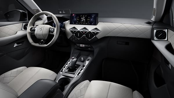 Le SUV urbain DS 3 Crossback adopte un style sculptural