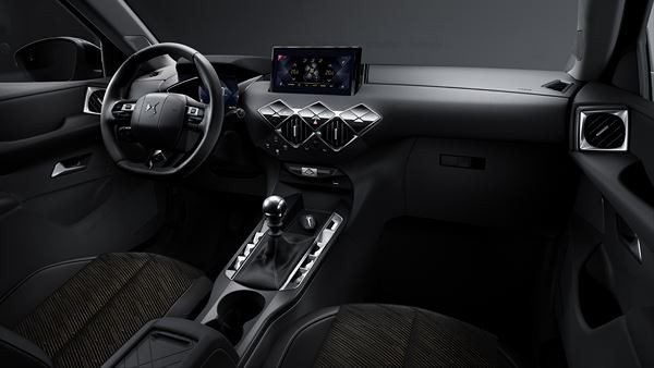 Le SUV urbain DS 3 Crossback adopte un style sculptural