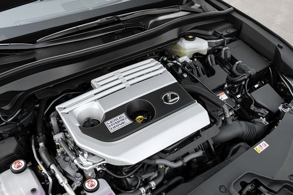 Le crossover compact Lexus UX affiche un style audacieux