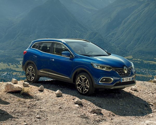 Le Renault Kadjar affiche une calandre élargie avec des inserts chromés