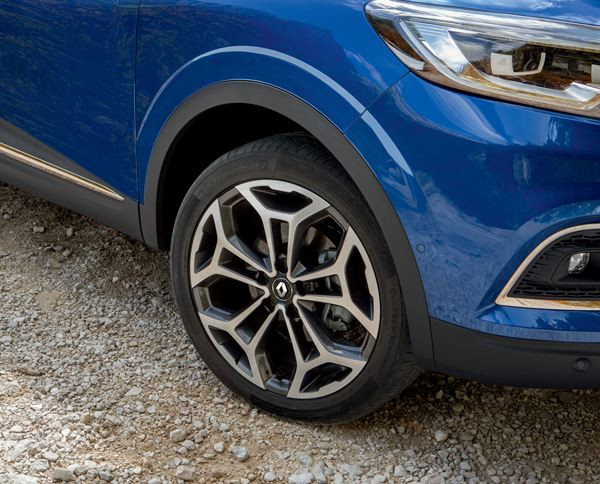 Le Renault Kadjar affiche une calandre élargie avec des inserts chromés