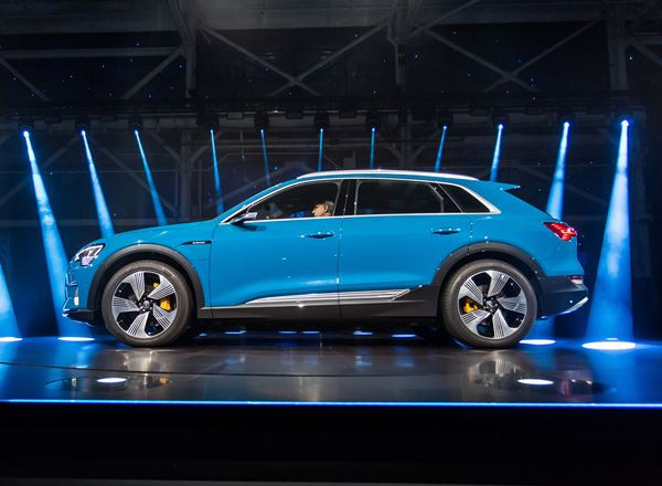 Audi e-tron: un grand SUV électrique sportif