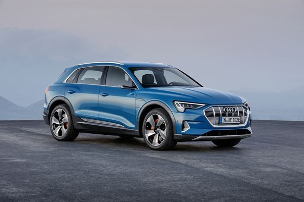 Audi e-tron: un grand SUV électrique sportif