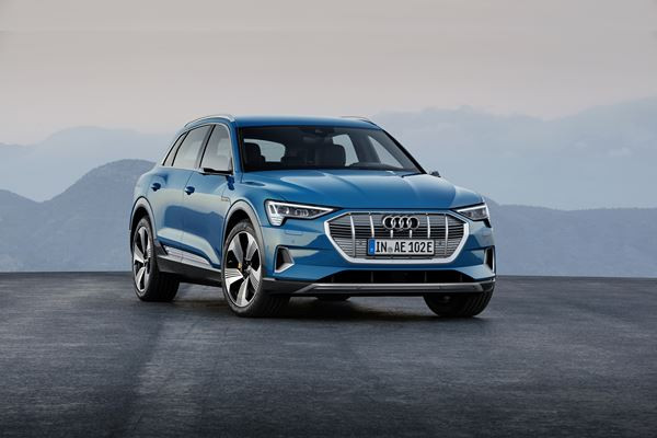 Audi e-tron: un grand SUV électrique sportif