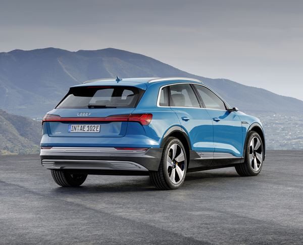 Audi e-tron: un grand SUV électrique sportif