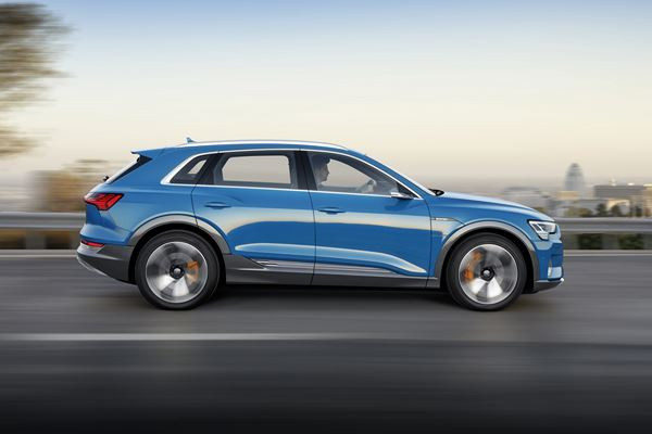 Audi e-tron: un grand SUV électrique sportif