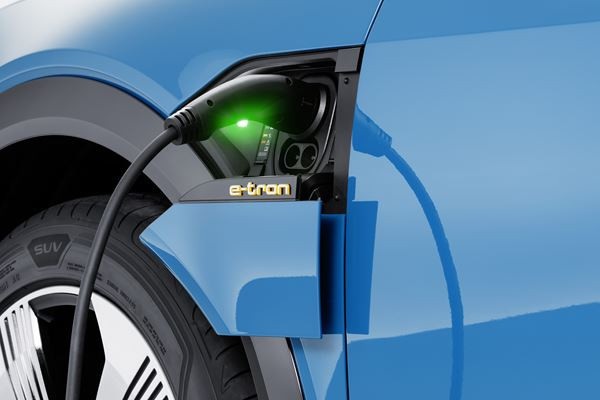 Audi e-tron: un grand SUV électrique sportif