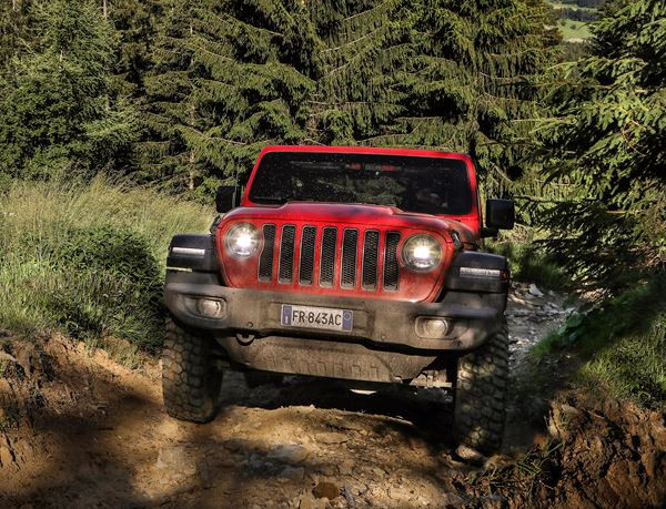 Jeep Wrangler : un 4x4 compact aux capacités de franchissement élevées