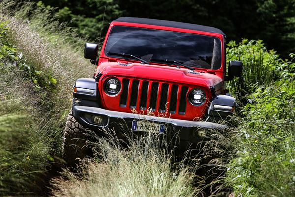 Jeep Wrangler : un 4x4 compact aux capacités de franchissement élevées