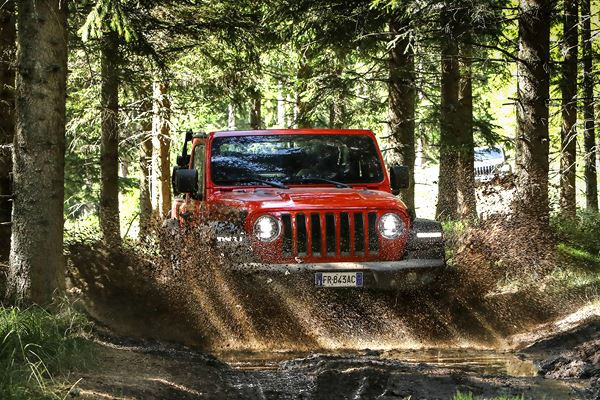 Jeep Wrangler : un 4x4 compact aux capacités de franchissement élevées