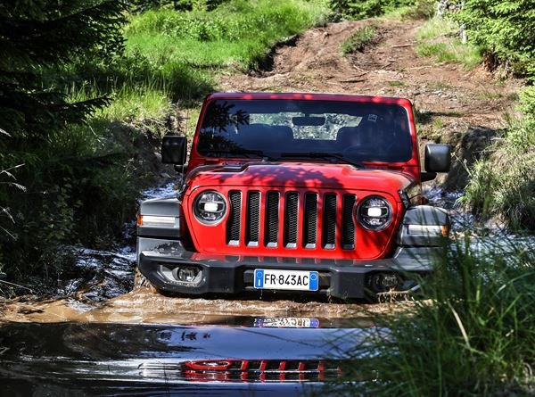 Jeep Wrangler : un 4x4 compact aux capacités de franchissement élevées
