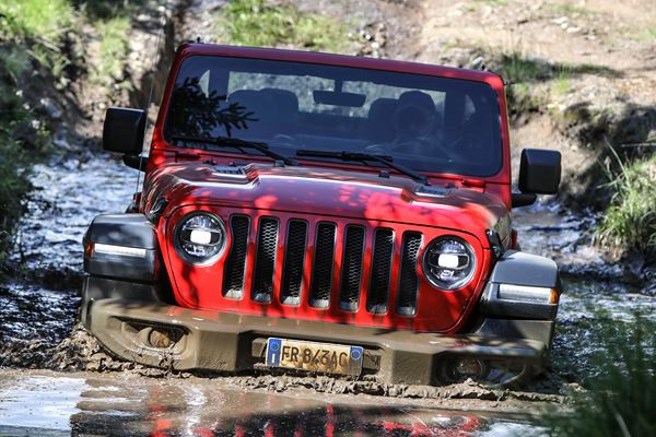Jeep Wrangler : un 4x4 compact aux capacités de franchissement élevées