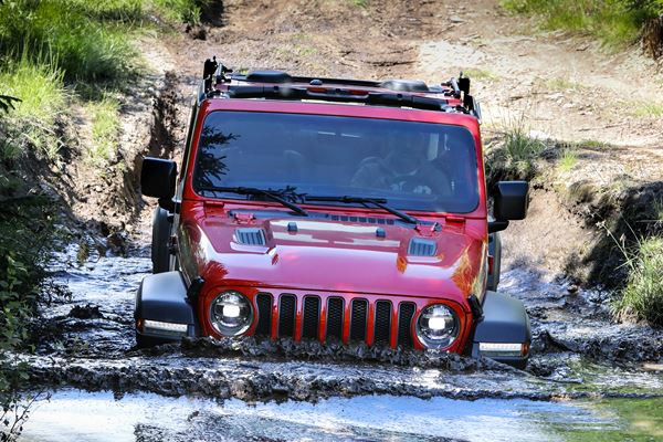 Jeep Wrangler : un 4x4 compact aux capacités de franchissement élevées