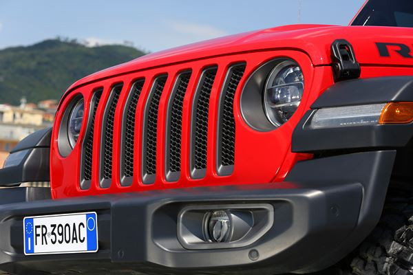Jeep Wrangler : un 4x4 compact aux capacités de franchissement élevées