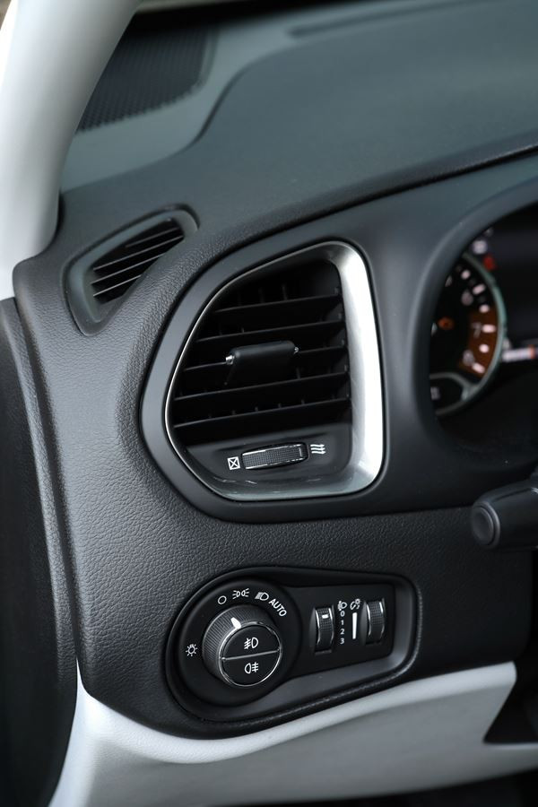 Jeep Renegade : un SUV urbain américain au design caractéristique