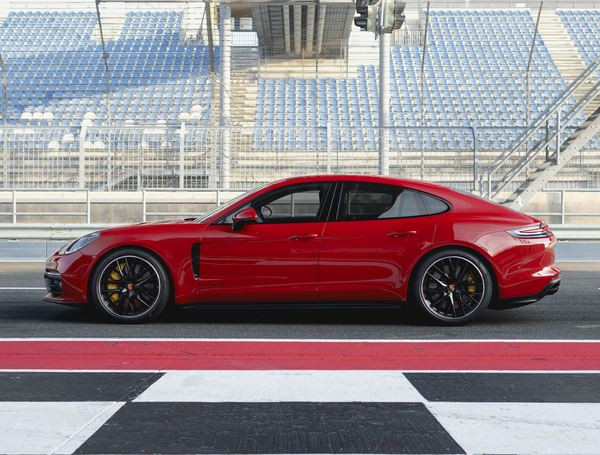 La Porsche Panamera GTS embarque un moteur V8 biturbo de 460 ch
