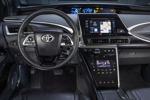 Toyota Mirai: une berline à pile à combustible au style très avant-gardiste