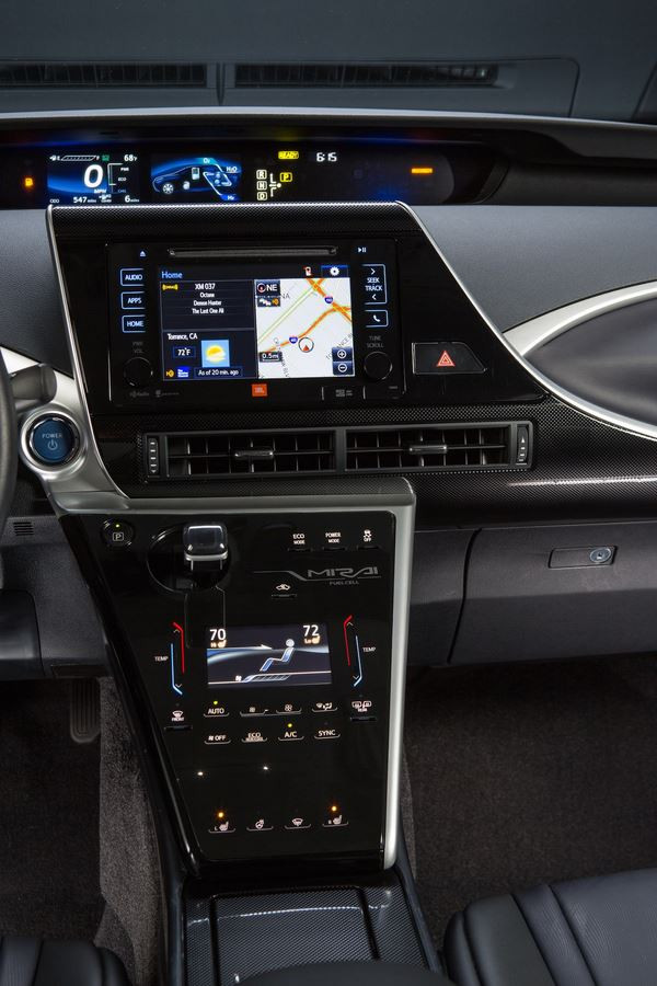 Toyota Mirai: une berline à pile à combustible au style très avant-gardiste