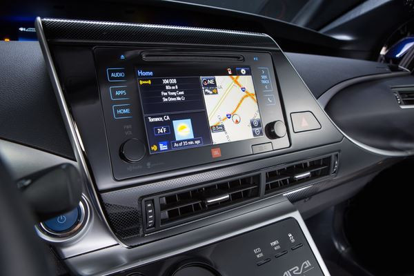 Toyota Mirai: une berline à pile à combustible au style très avant-gardiste