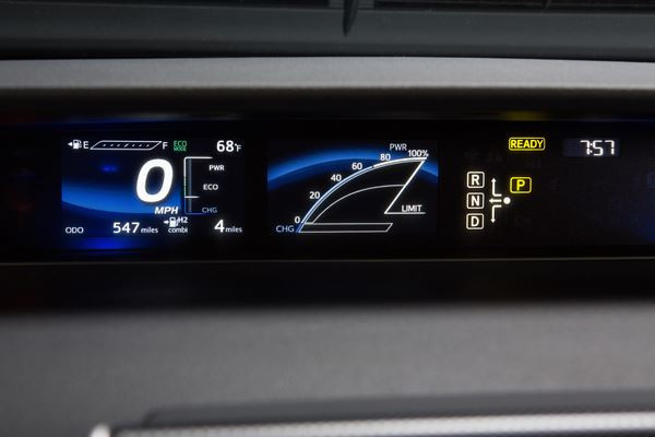 Toyota Mirai: une berline à pile à combustible au style très avant-gardiste