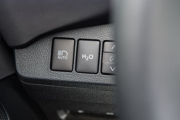 Toyota Mirai: une berline à pile à combustible au style très avant-gardiste
