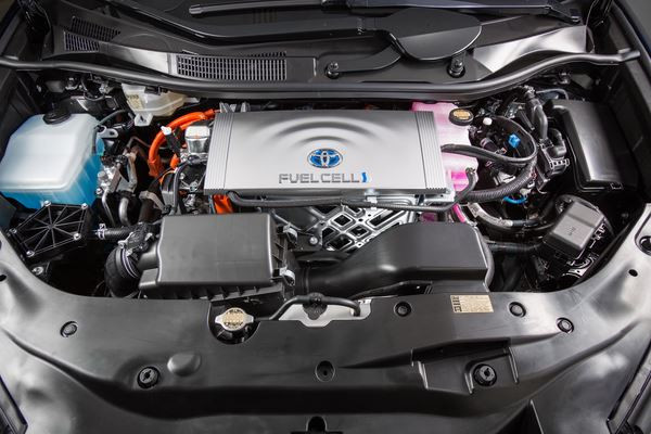 Toyota Mirai: une berline à pile à combustible au style très avant-gardiste
