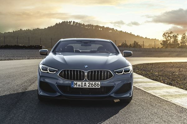 BMW Série 8 Coupé: un grand coupé surbaissé à la silhouette élancée