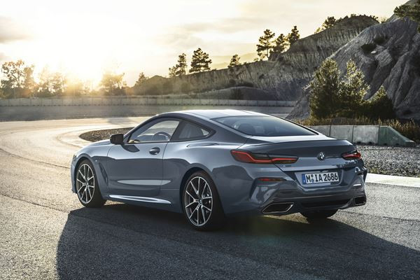 BMW Série 8 Coupé: un grand coupé surbaissé à la silhouette élancée
