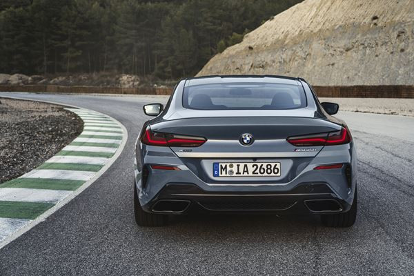 BMW Série 8 Coupé: un grand coupé surbaissé à la silhouette élancée