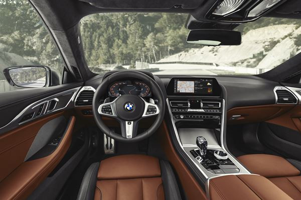 BMW Série 8 Coupé: un grand coupé surbaissé à la silhouette élancée