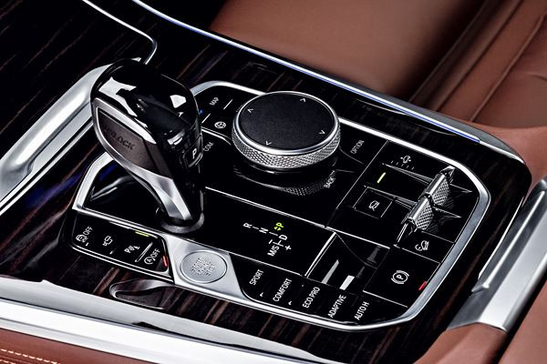 BMW X5: un grand SUV luxueux à l'allure imposante