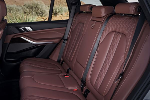 BMW X5: un grand SUV luxueux à l'allure imposante