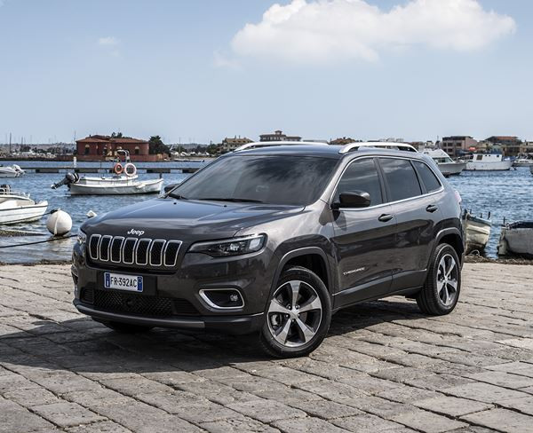 Jeep Cherokee restylée: un SUV de taille moyenne fidèle au style Jeep