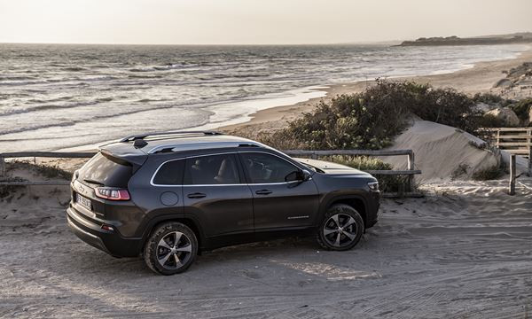 Jeep Cherokee restylée: un SUV de taille moyenne fidèle au style Jeep