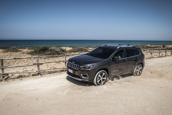 Jeep Cherokee restylée: un SUV de taille moyenne fidèle au style Jeep