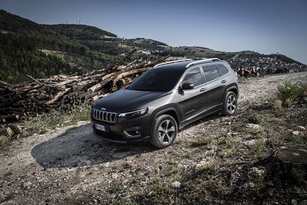 Jeep Cherokee restylée: un SUV de taille moyenne fidèle au style Jeep