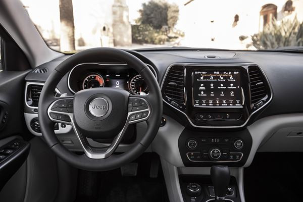Jeep Cherokee restylée: un SUV de taille moyenne fidèle au style Jeep