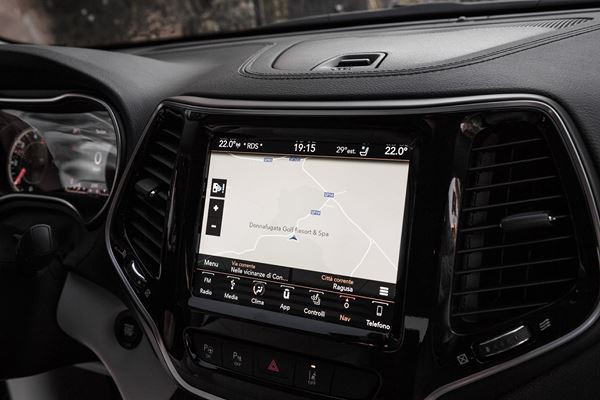 Jeep Cherokee restylée: un SUV de taille moyenne fidèle au style Jeep