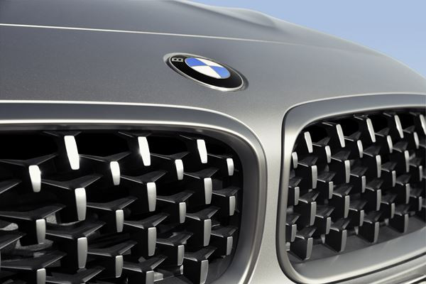 Le roadster BMW Z4 réinterprète les codes du roadster traditionnel