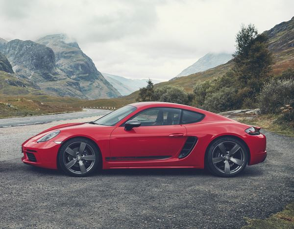 La Porsche 718 Cayman T exprime tout son potentiel dynamique sur routes sinueuses